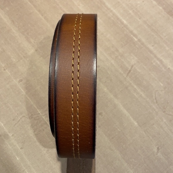 Frye men’s genuine leather belt center stitch detail - Picture 8 of 9